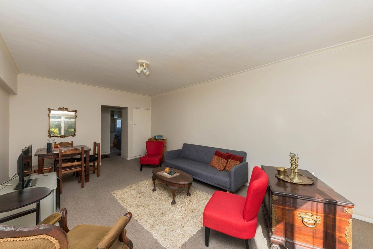 Two bedroom apartment in Green Point - Photo 4