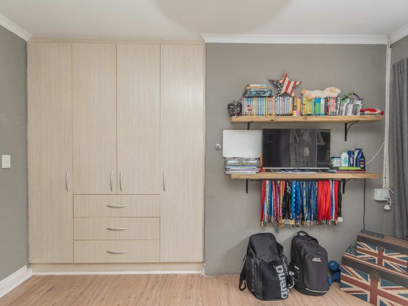 Exquisite Family home in Summerstrand - Photo 10