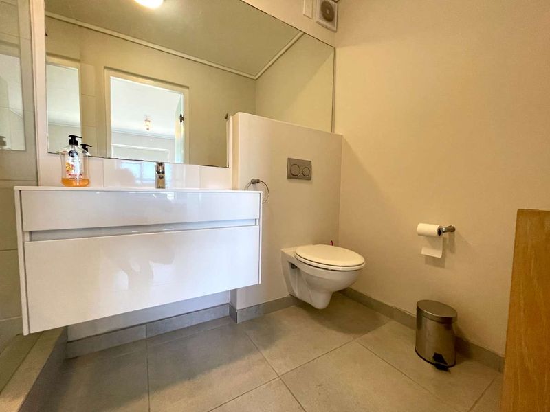Large 2 Bed, 2 Bath Furnished Apartment- Milnerton - Photo 10