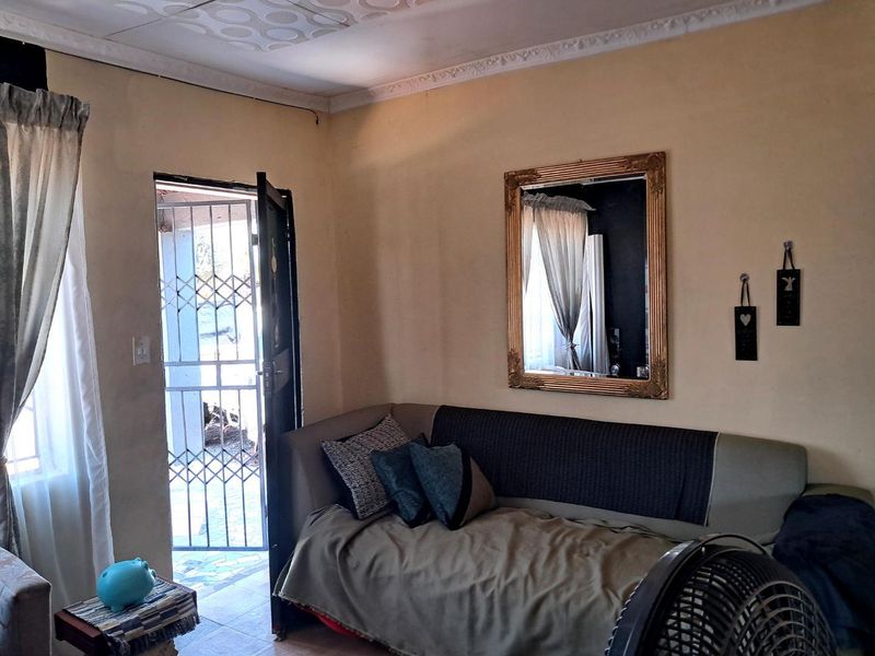 2 Bedroom House For Sale in Ga-Rankuwa Unit 16 - Photo 7