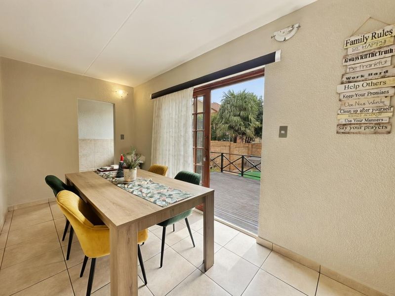 GORGEOUS PRIVATE AND SECURE HOME IN PEMBROOK FOR RENT - Photo 5