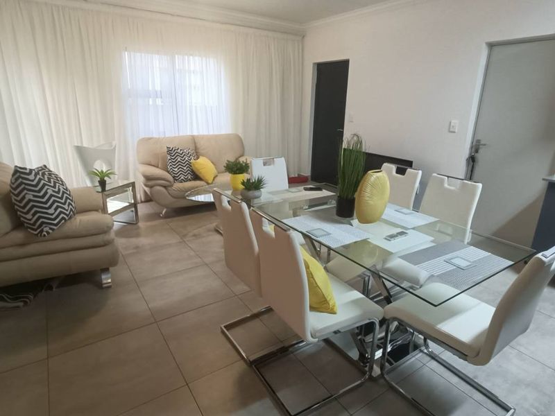 MODERN FAMILY HOUSE FOR SALE IN THATCHFIELD RIDGE ESTATE! - Photo 3