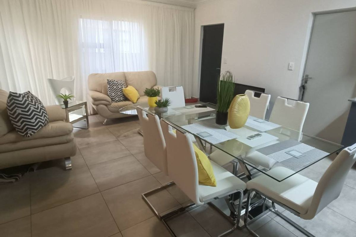 MODERN FAMILY HOUSE FOR SALE IN THATCHFIELD RIDGE ESTATE! - Photo 3