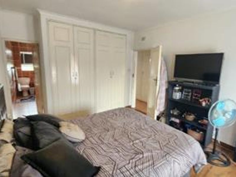 Exquisite Pet-Friendly Duplex Unit with 3 Bedrooms for Sale in Bracken - Photo 9