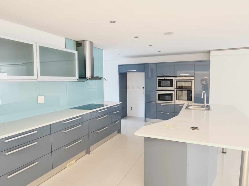 Elevated Luxury Living in Baronetcy Estate — A Spectacular 5-Bedroom Residence with Uninterrupted Table Mountain Views - Photo 7