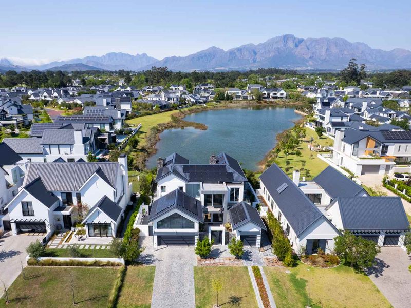 Exclusive Sole Mandate - Spacious Four-Bedroom Lakeside Home with Extended Mountain and Lake Views on Val de Vie Estate - Photo 2