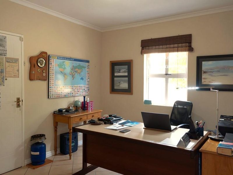 Beautiful Family home in Summerstrand! - Photo 3