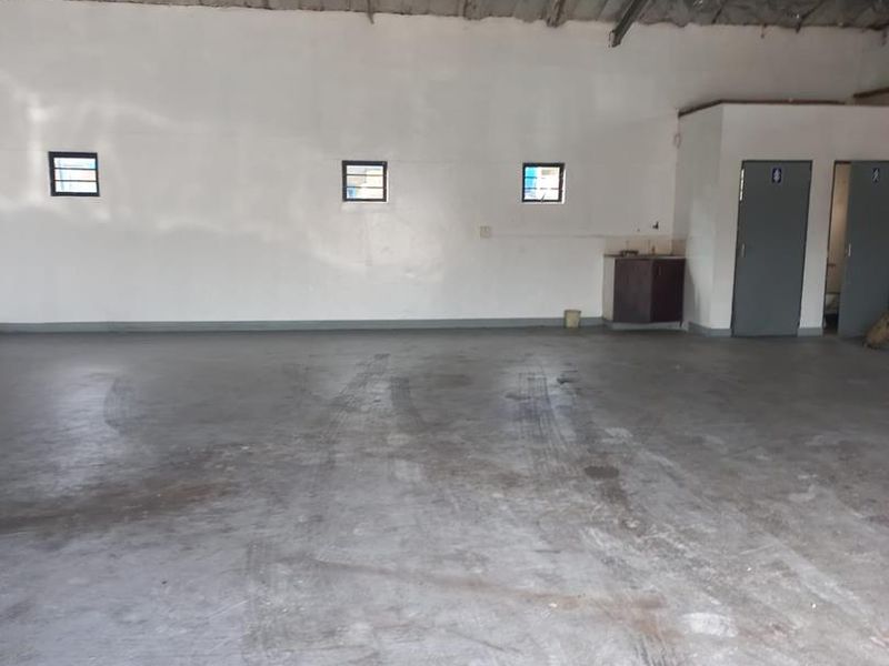 Position your business for success in this well-equipped industrial complex, designed to meet the demands of modern operations. - Photo 3