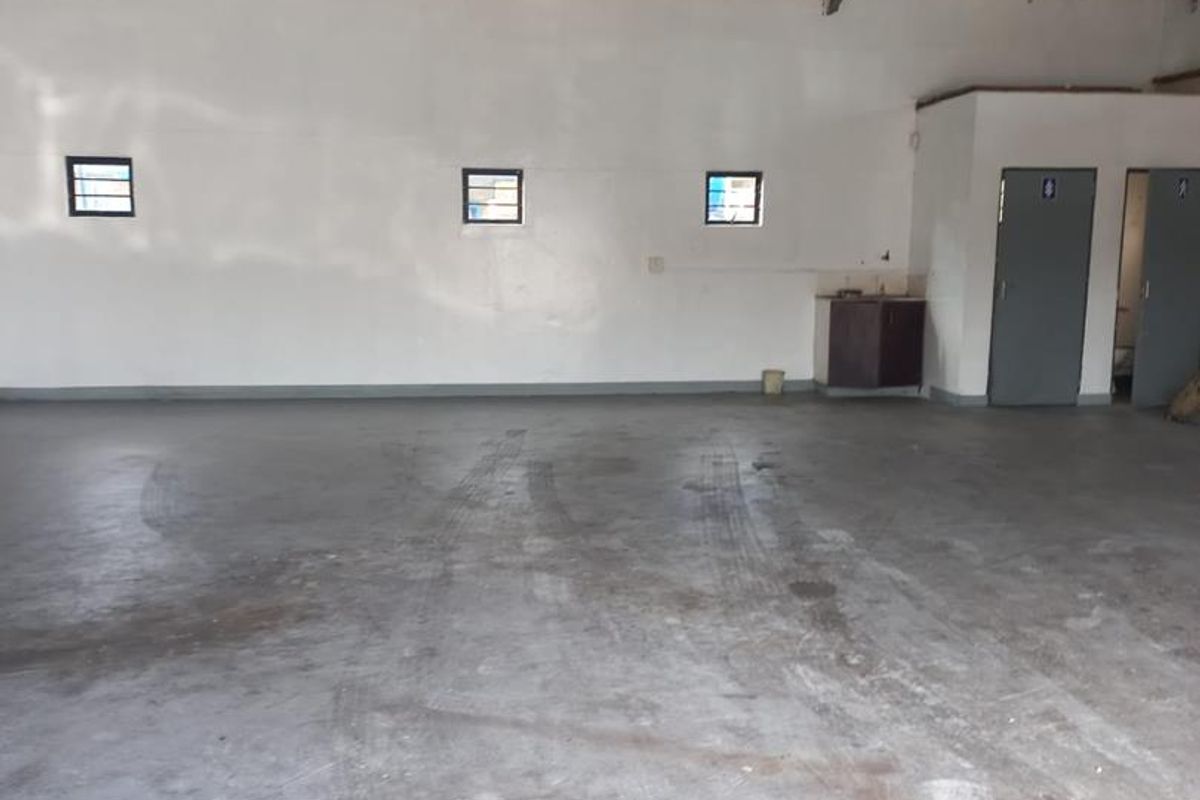 Position your business for success in this well-equipped industrial complex, designed to meet the demands of modern operations. - Photo 3