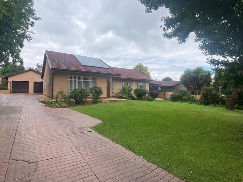 Spacious Family Home for Sale - Photo 2