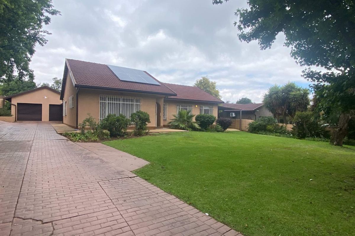 Spacious Family Home for Sale - Photo 2