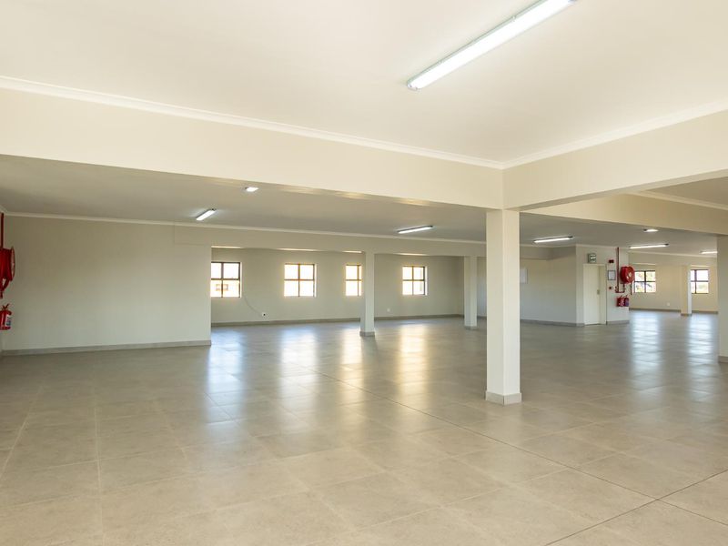 IDEAL FOR CALL CENTRE, CORPORATE OFFICES OR SHOOLS. - Photo 8