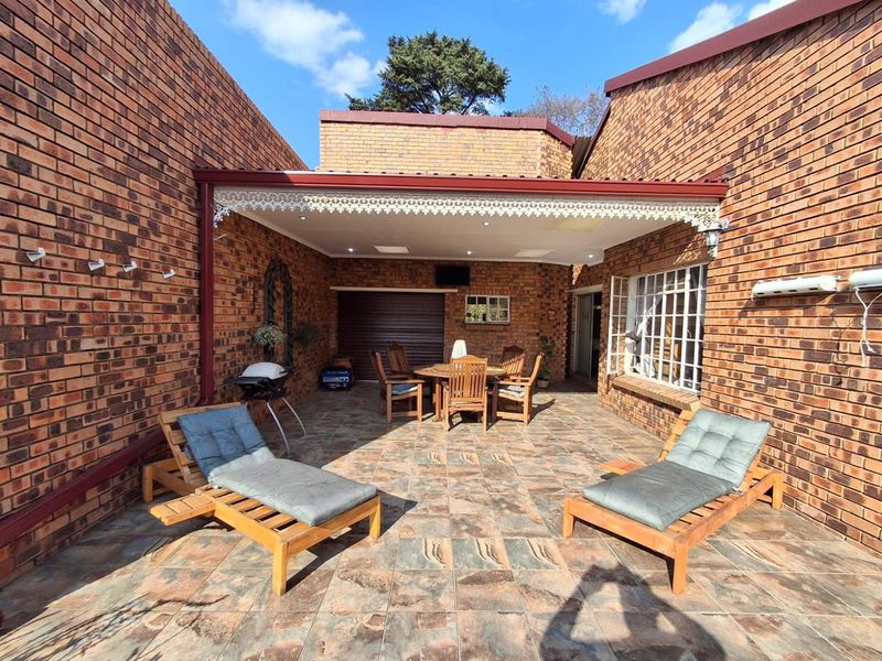 Spacious 3-Bedroom unit with garden and double garage - Photo 4