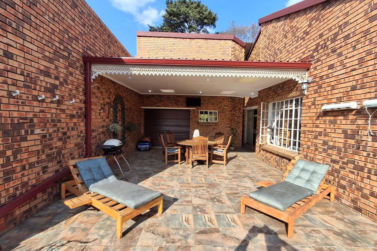 Spacious 3-Bedroom unit with garden and double garage - Photo 4