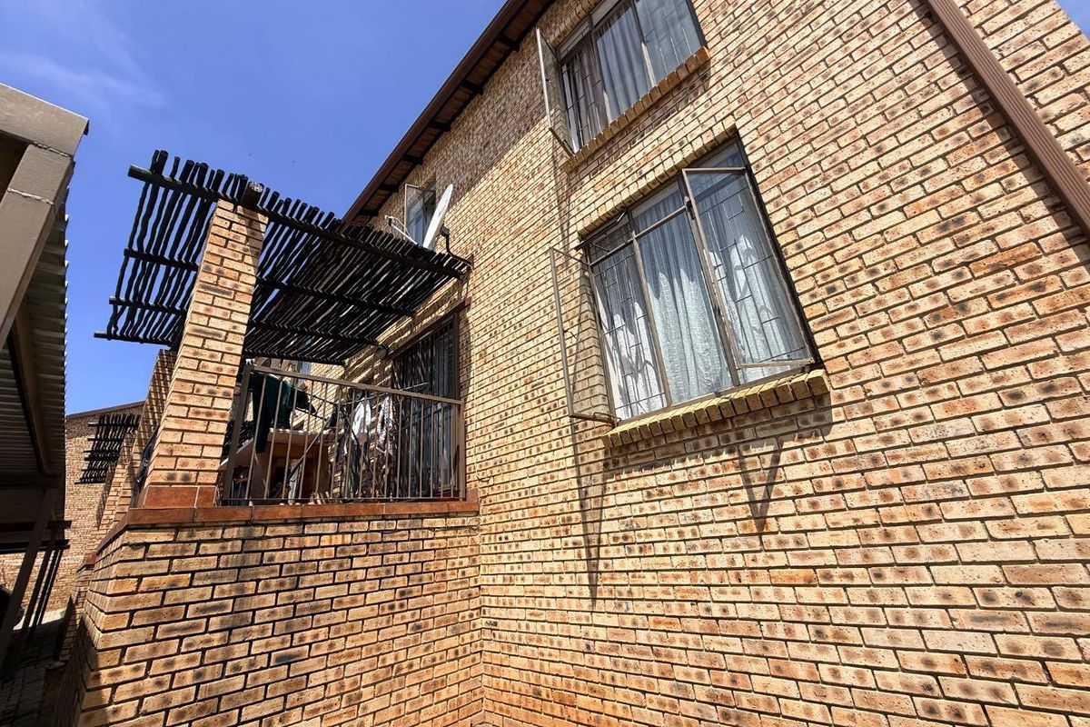 Charming 2-Bed Retreat: Comfort & Style Await! - Photo 2