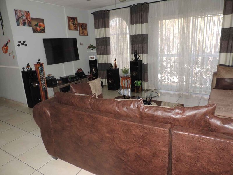 Magnificent 2 bedroomed townhouse in Southcrest - Photo 5