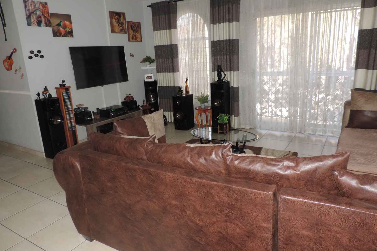 Magnificent 2 bedroomed townhouse in Southcrest - Photo 5