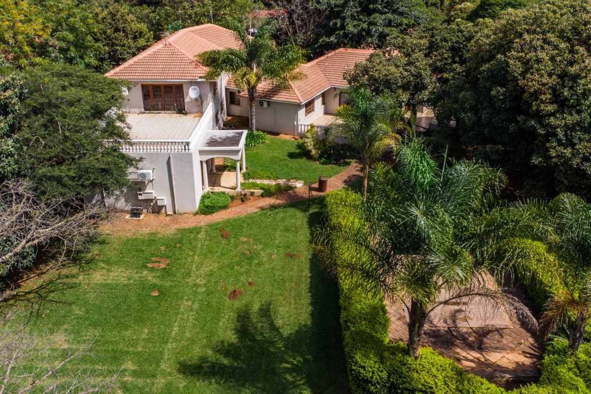 Elegant Country Living on Expansive Zwavelpoort AH Grounds - Photo 4