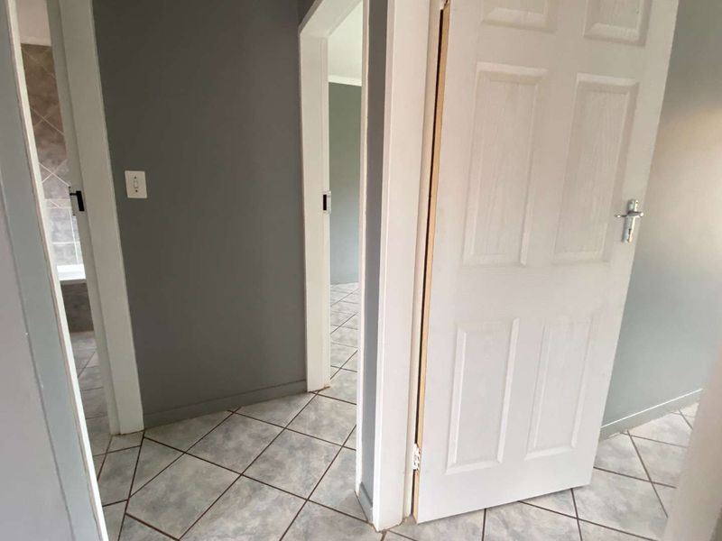 2 Bedroom Townhouse in Highveld. - Photo 6