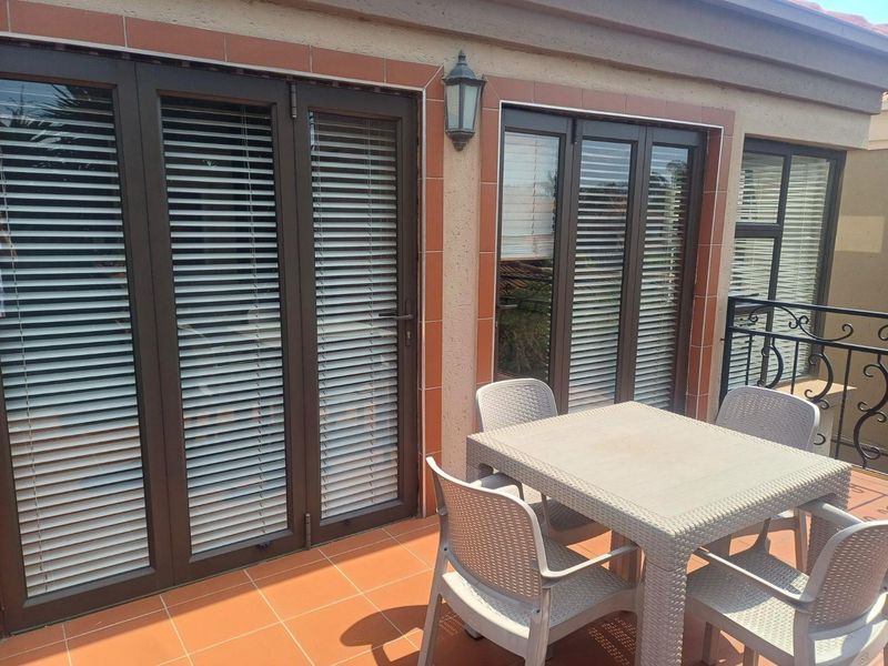 Exquisite Newly Renovated Cluster in a Prestigious Secure Estate - Photo 5