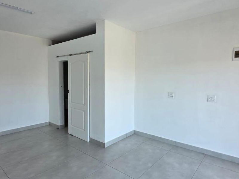 Commercial Property to Rent - Photo 4