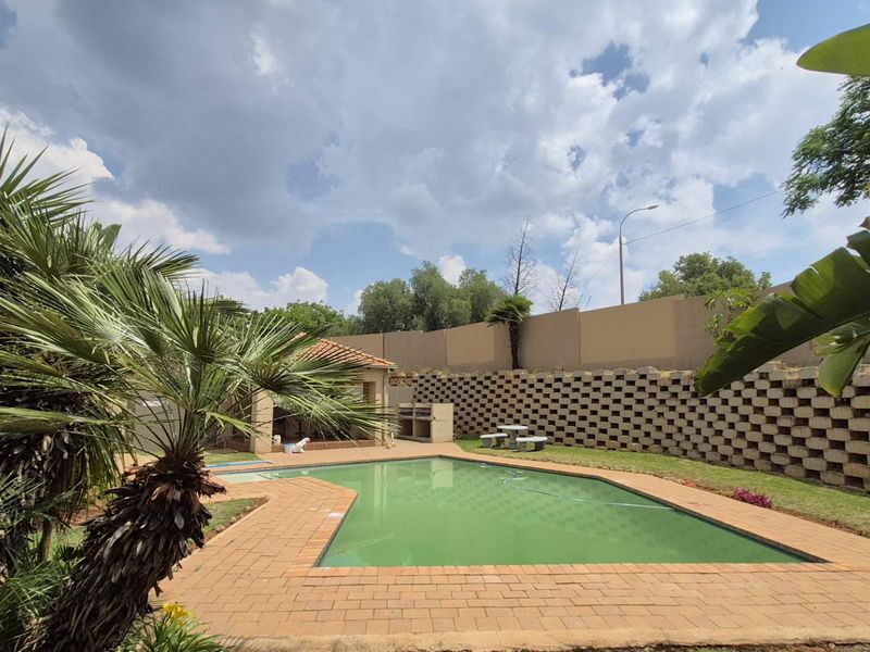 Affordable 3 Bedroom First Floor Apartment - Move In Ready. Priced To Sell !! - Photo 3