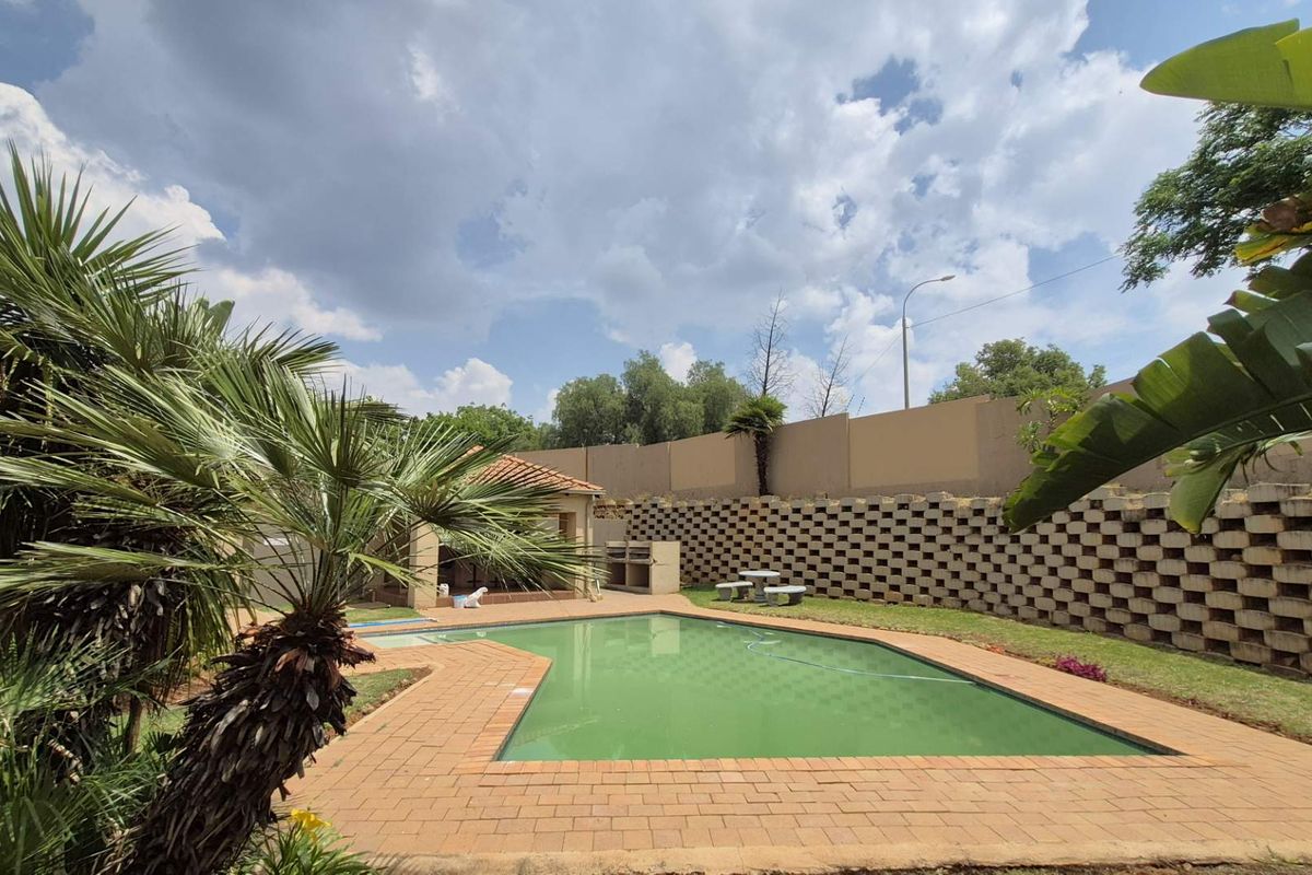 Affordable 3 Bedroom First Floor Apartment - Move In Ready. Priced To Sell !! - Photo 3