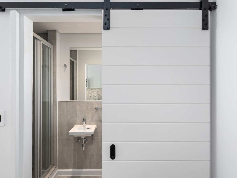 Modern Studio Apartment with Mountain Views - Ideal Investment Opportunity - Photo 7