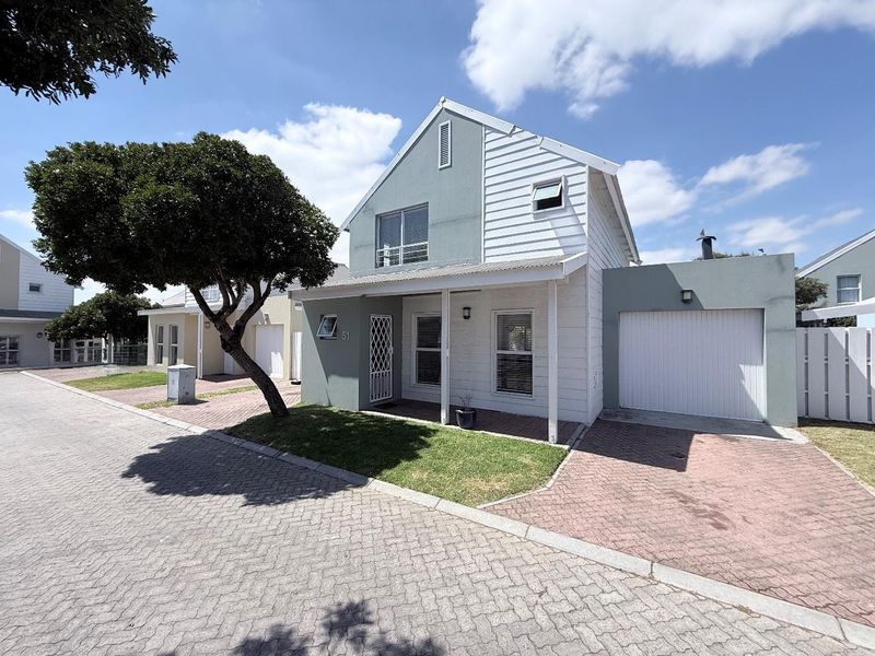 Beautifully Maintained Double-Storey Home in Sought-After Coral Grove - Photo 2