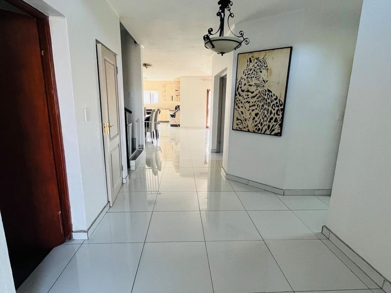 Beautiful family home in secure lifestyle estate - Photo 6