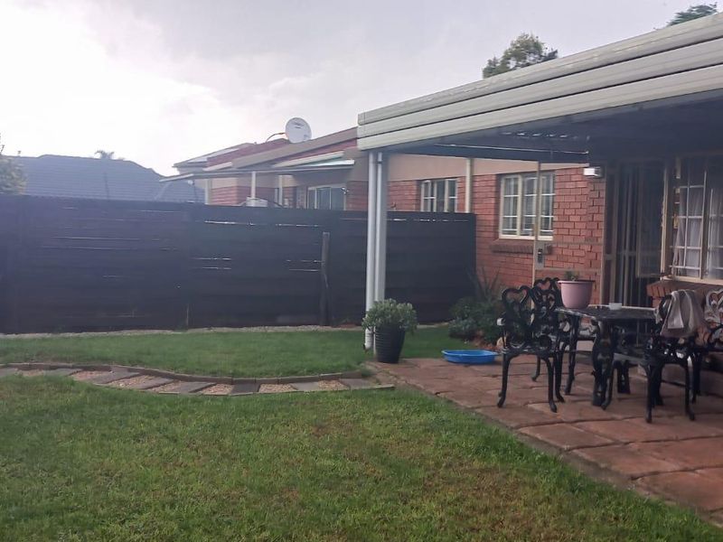 2 bedroom ground floor simplex with private garden+garage+wendy for extra store facility - Photo 10