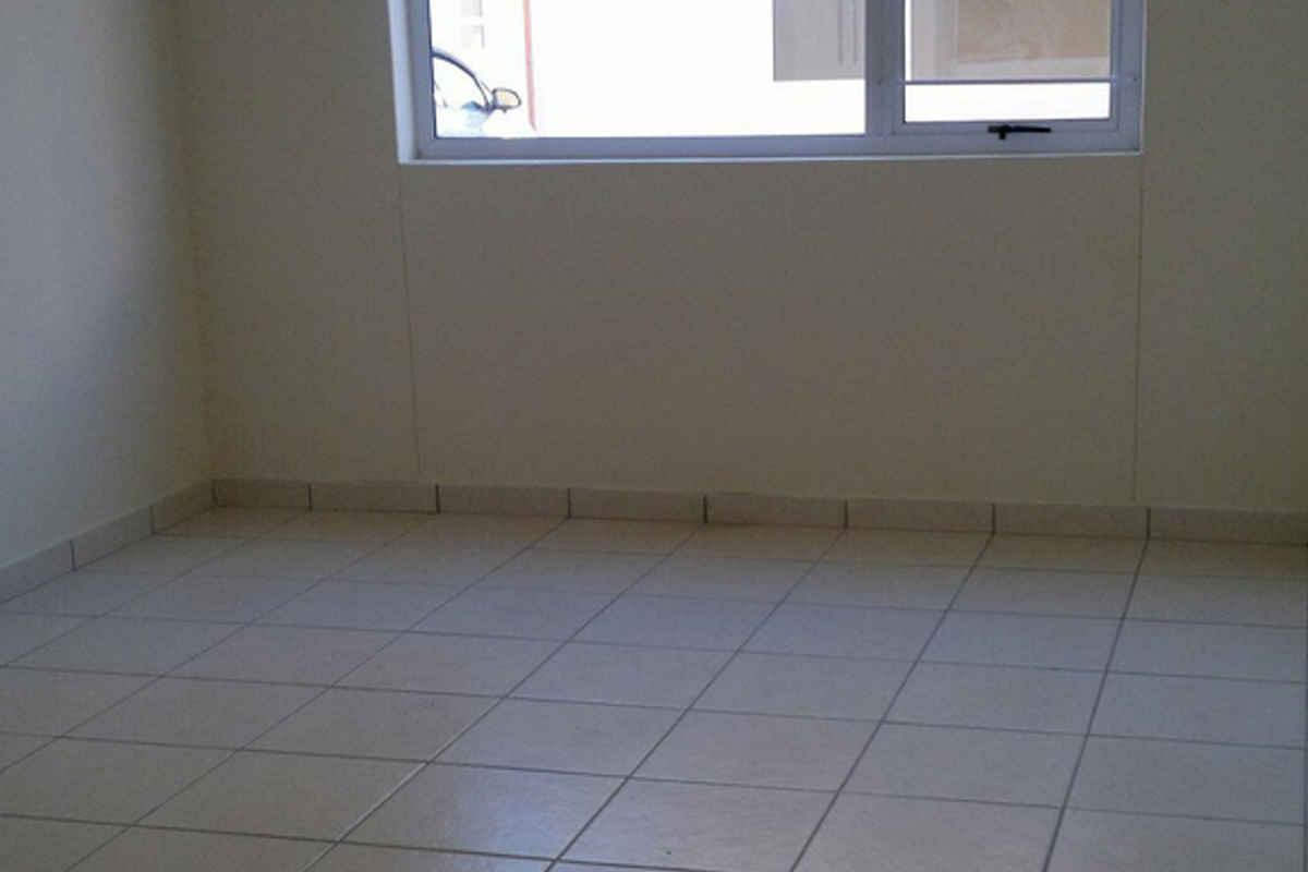 FOR SALE- 2 BEDROOM TOWNHOUSE IN ARANDIS, NAMIBIA - Photo 5