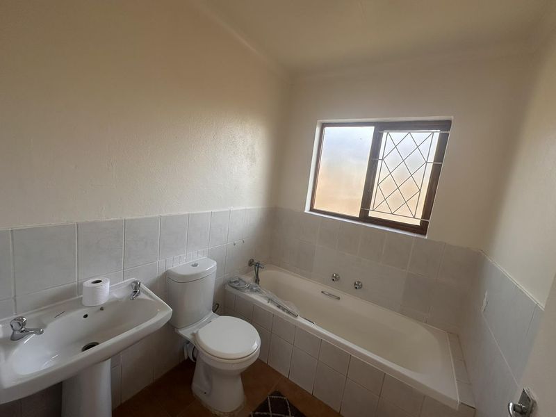 Charming 2-Bedroom Simplex with Private Garden – Secure & Well Located - Photo 10