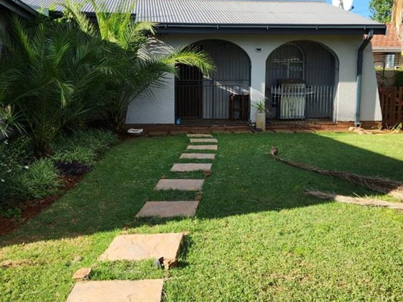 Modern family home in Carters Glen - Photo 2