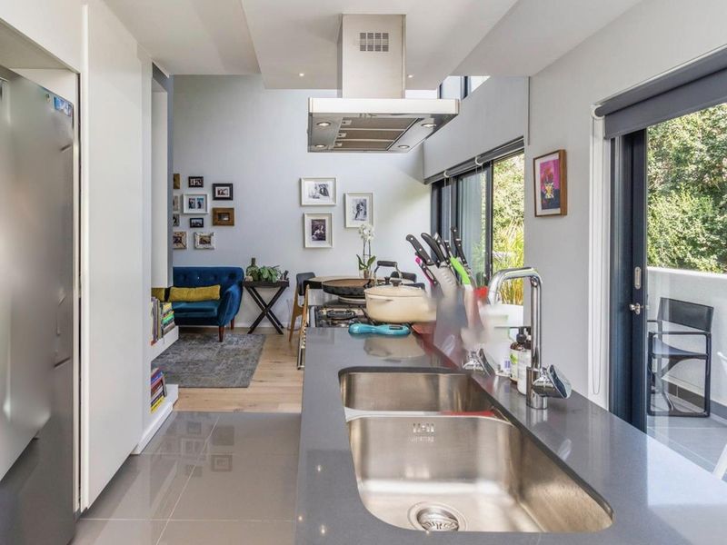 Sea Point Stunner - Airbnb Gold - Photo 4