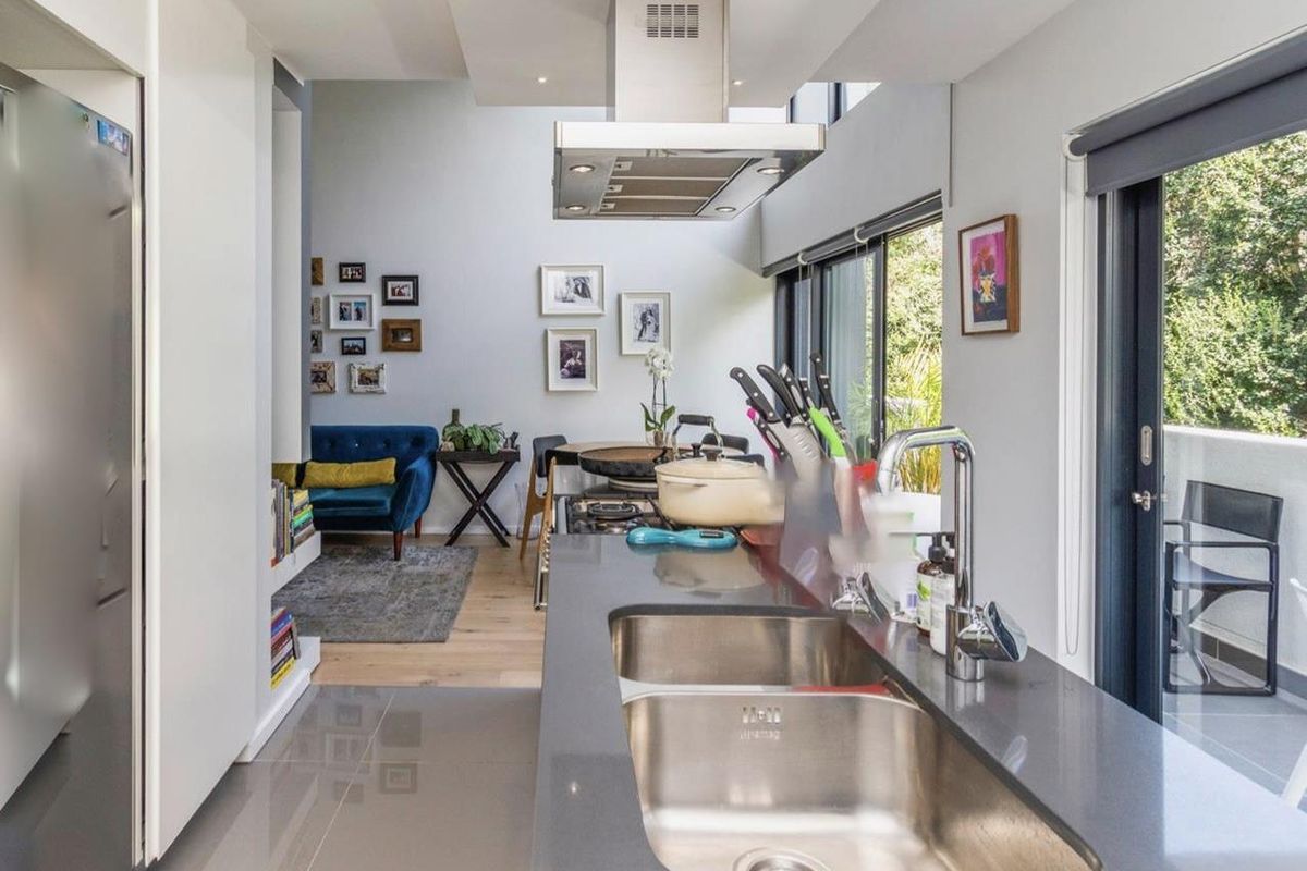 Sea Point Stunner - Airbnb Gold - Photo 4