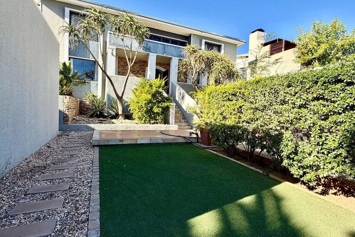 4 Bedroom House For Sale in Luxury Hill - Photo 2