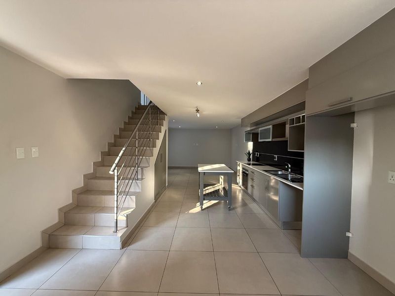 Modern 3 Bedroom Duplex with Small Landscaped Garden in Secure Estate - Photo 4
