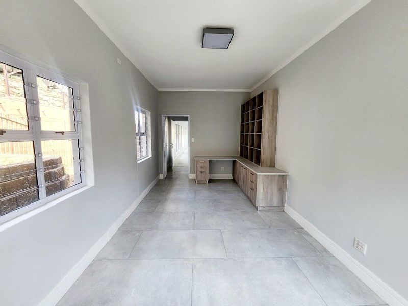 Executive Property - Photo 8