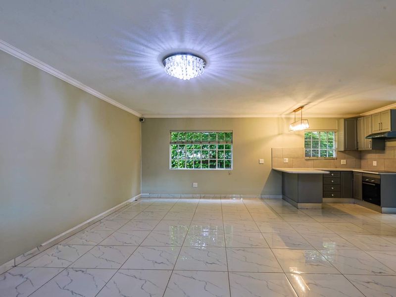 Charming 3-Bedroom Townhouse in Equestria - Photo 8