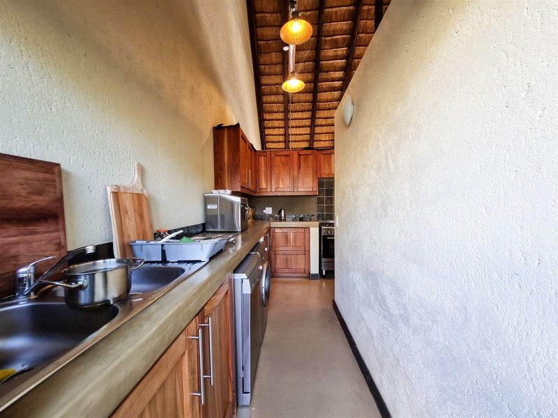 Beautiful Home with Mountain Views - Photo 9