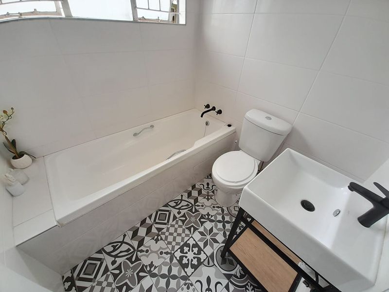 Astonishing estate ideally suited for a large family - Photo 10