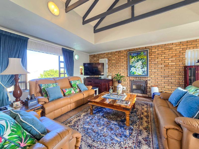 Spacious family home for sale is Stilbaai-Wes. - Photo 7