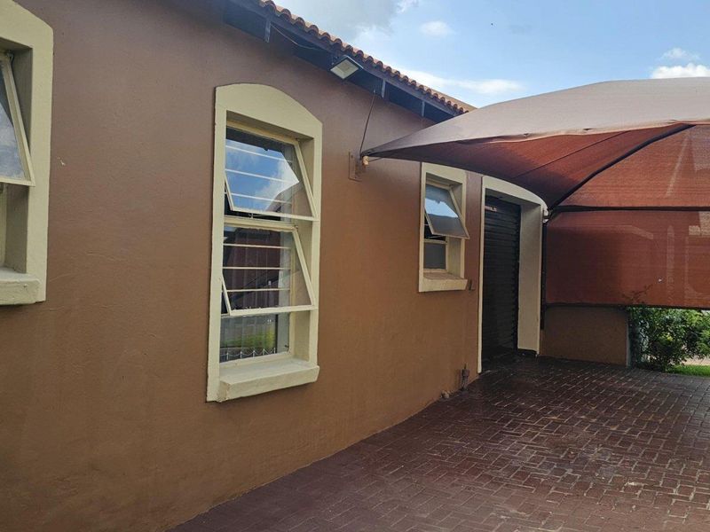 Massive house for sale  at Canal Village - Photo 2