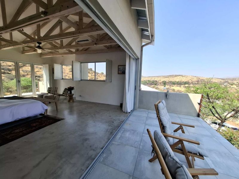 Exquisite, fully furnished, Family Home with Breathtaking Views - Photo 3