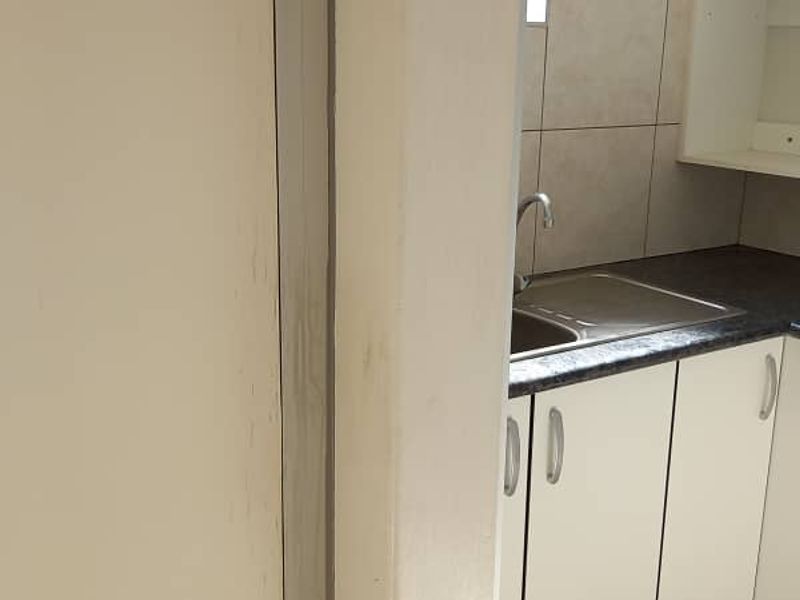 Medical Consulting Room or Office Unit - Photo 5