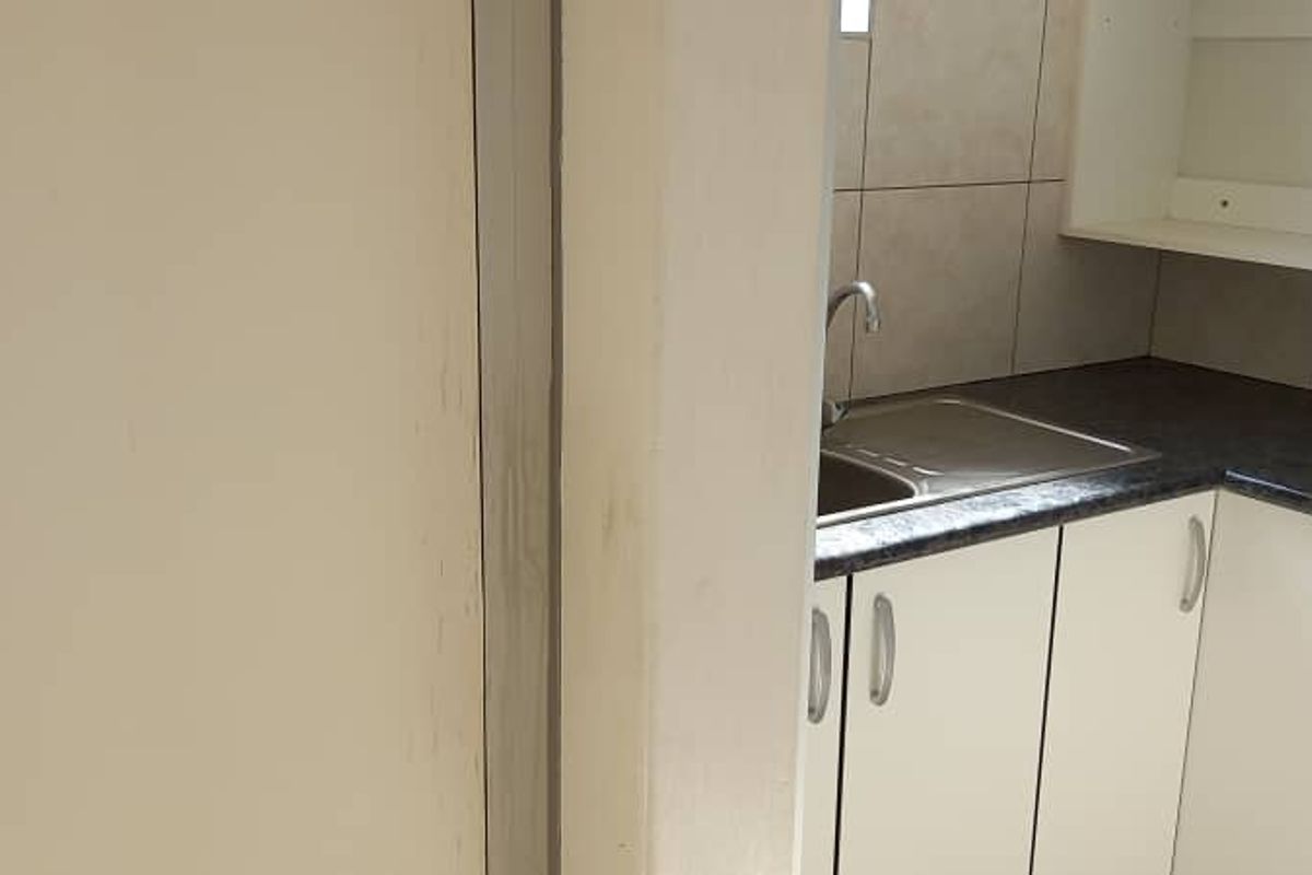 Medical Consulting Room or Office Unit - Photo 5