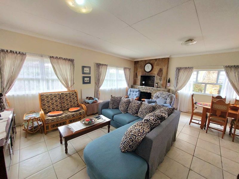 Main House + 2 Flats: Perfect Rental Investment Opportunity - Photo 2