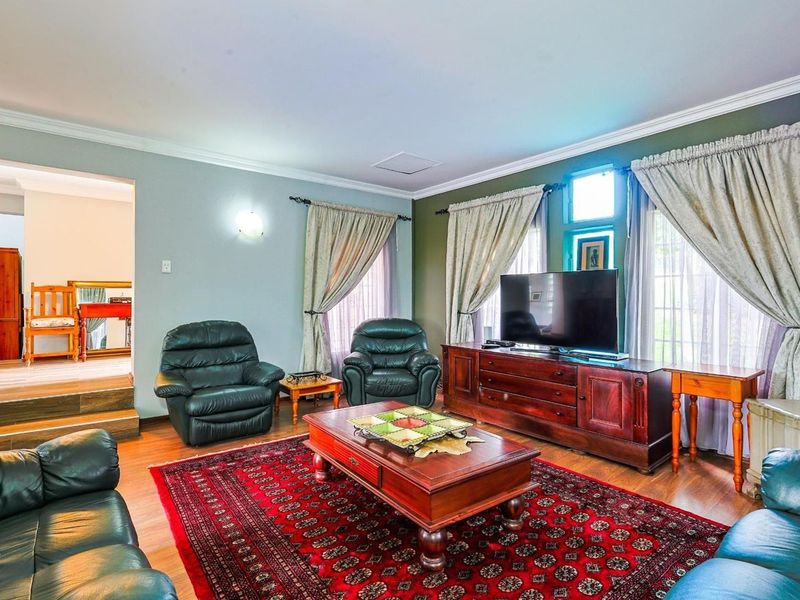 FOUR BEDROOM FAMILY HOME WITH TIMELESS CHARM IN MORELETA PARK - Photo 8