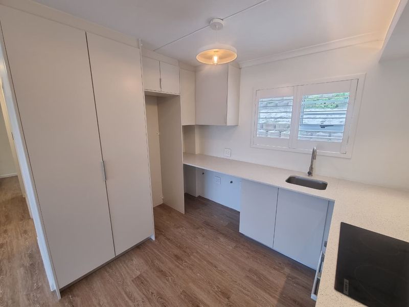 New Renovated Unfurnished 2-Bedroom Ground Floor To Rent in Blaauwbergstrand - Photo 8